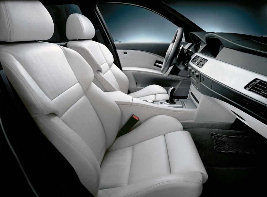 Интерьер BMW M5 (E60) 2004 года  (WW) (фото 76 из 98)